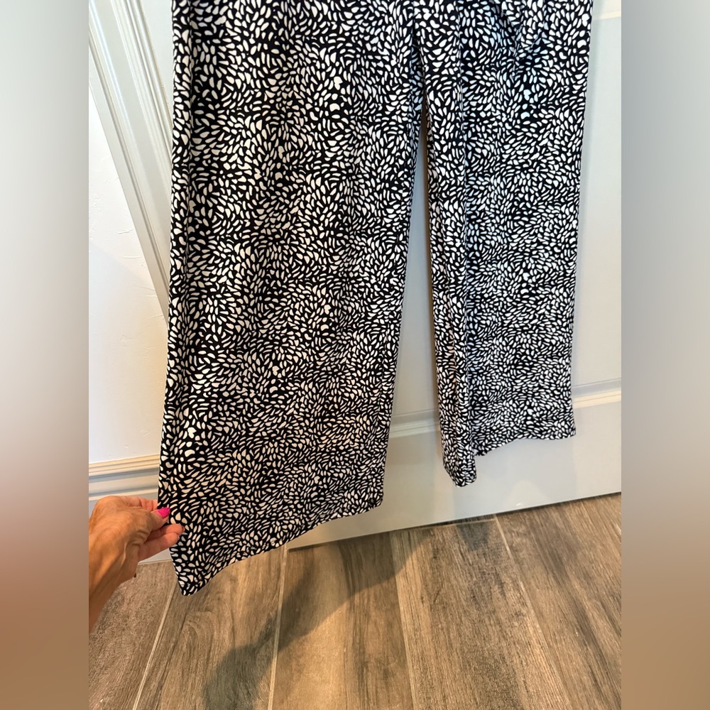 Super popular jumpsuit. Feminine features. Size 10/12 M - Picture 4 of 12